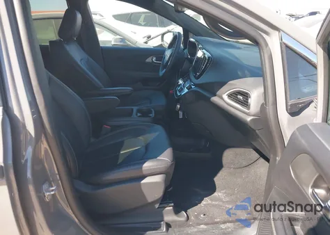 2025 Chrysler Pacifica Select from USA, damaged, VIN 2C4RC1BG0SR551374